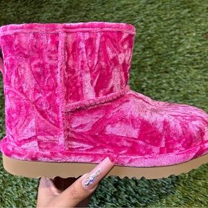 WOMENS VELVET PINK UGGS